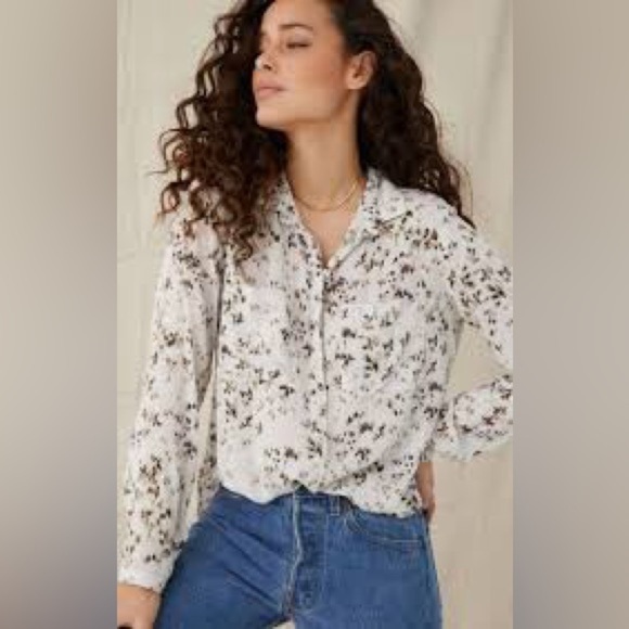 Bella Dahl Tops - Bella Dahl Full Button Down Hipster Shirt in Painted Ditsy Floral Print, small.